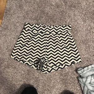 Chevron silk-like shorts